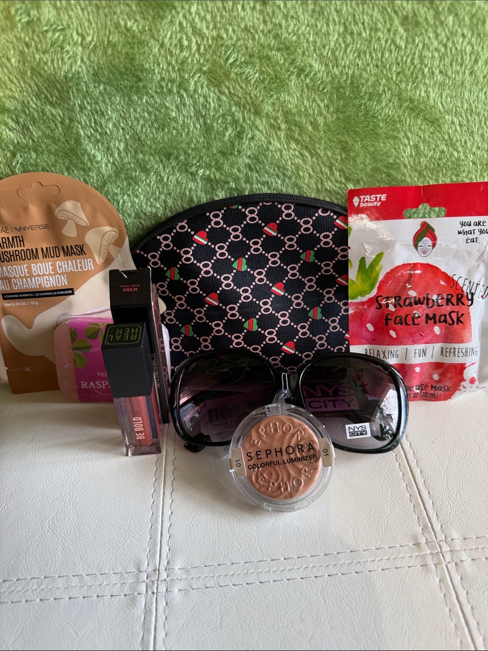 NYC Black Gradient Sunglasses with Patterned Pink & Black Case